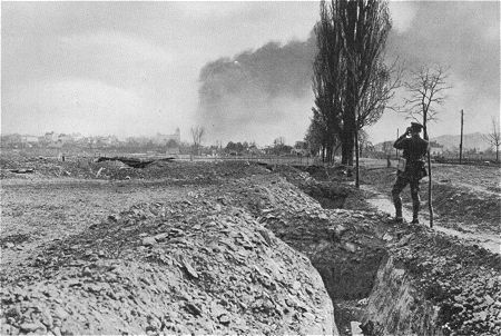 Der 1. Weltkrieg: Eine erstrmte russische Stellung bei Gorlice