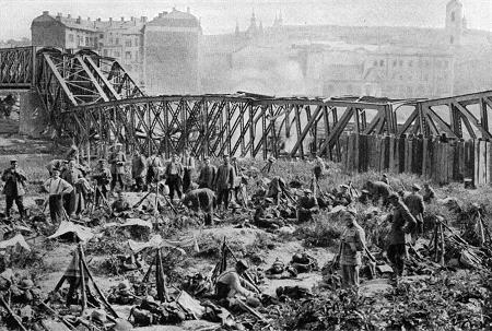 Der 1. Weltkrieg 1915: Von der Russen gesprengte Eisenbahnbrcke ber den San bei Przemysl