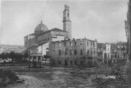 Der 1. Weltkrieg: Kirche und Hauptplatz von Asiago