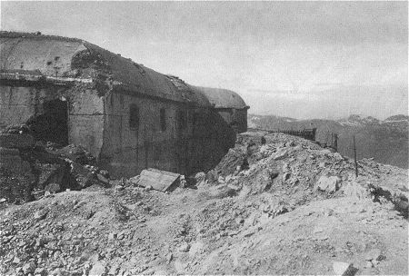 Der 1. Weltkrieg: Die sdstliche Ecke des eroberten italienischen Panzerwerks Monte Verena