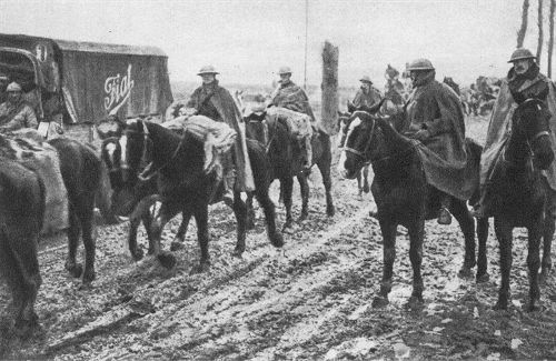 Westfront 1. Weltkrieg: Auf einer Anmarschstrae bei Maricourt (Somme)