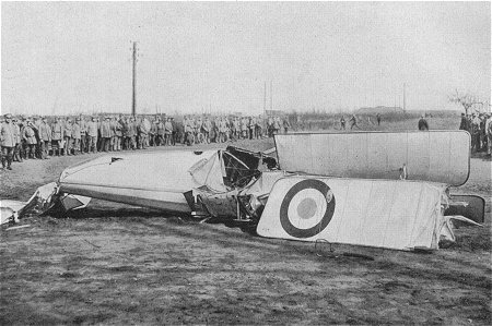 Westfront 1. Weltkrieg: Ein abgeschossenes franzsisches Flugzeug vor Verdun