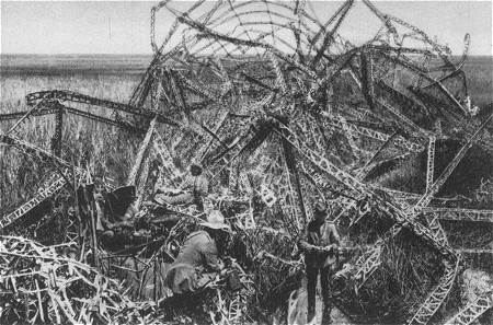 Die Reste des am 5. Mai 1916 bei Saloniki zerstrten Luftschiffs