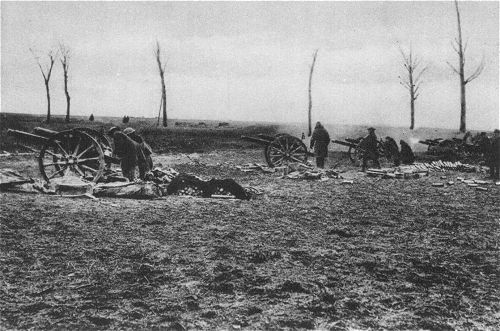 Der 1. Weltkrieg: Britische Feldartillerie an der Strae von Monchy-le-Preux whrend der Schlacht bei Arras
