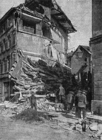 Ein zerstrtes Wohnhaus nach dem Luftangriff auf Stuttgart vom 15. September 1918
