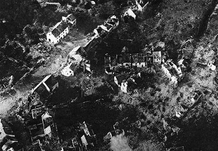 Westfront: Luftaufnahme der zerstrten Ortschaft Vaux vor dem Eindringen der Amerikaner