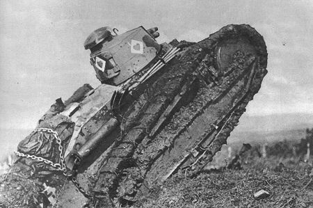 Westfront 1. Weltkrieg: Ein amerikanischer Tank nahe Mont Sec whrend des Angriffs auf den Frontbogen von St. Mihiel
