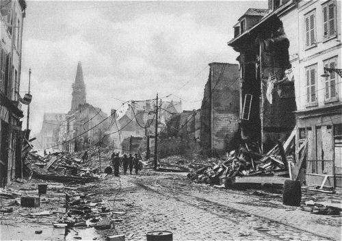 Durch deutsches Artilleriefeuer angerichtete Zerstrungen in Amiens