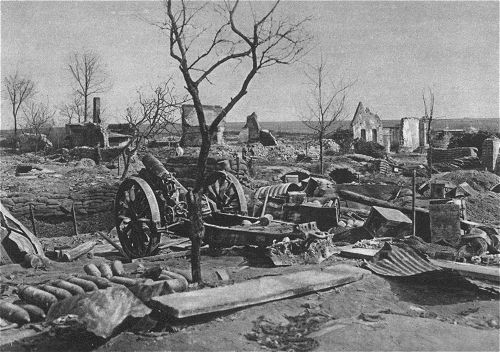 Englische 10 cm Haubitze im durch deutsche Truppen gestrmten Roisel