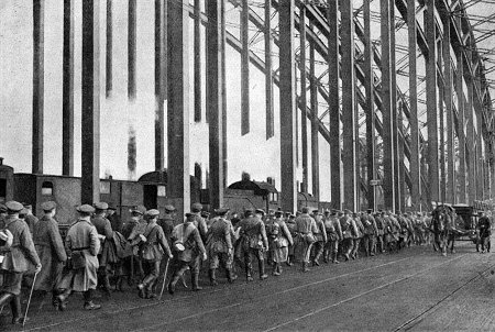 Kriegsende 1918: Die letzten deutschen Truppen berschreiten den Rhein bei Kln